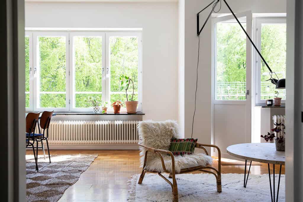 Dark Brown & Vintage Furniture for That Rustic Nordic Touch