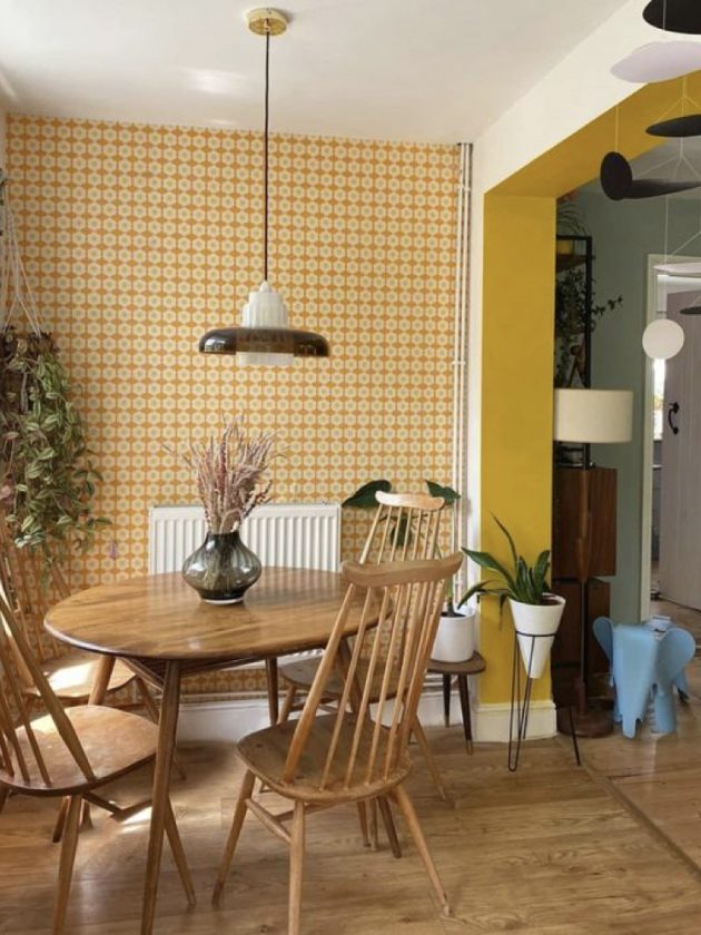 A Dining Room in the Arty Style