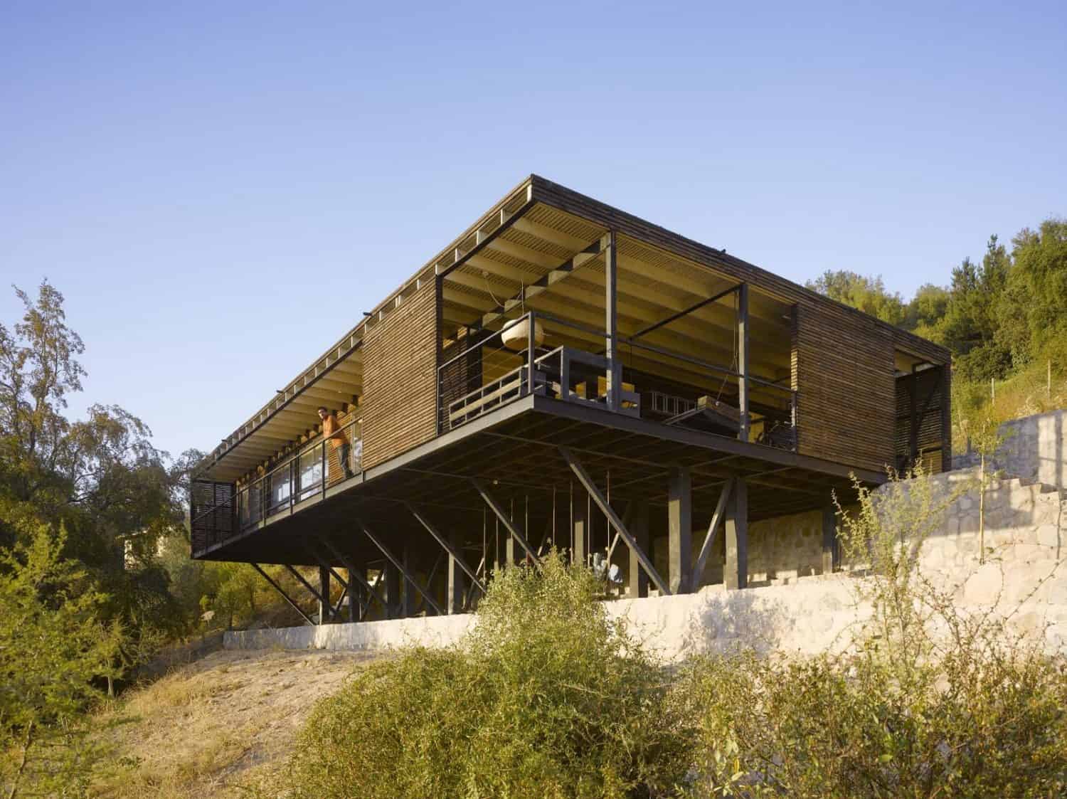 Raul House by Mathias Klotz in Paine, Chile