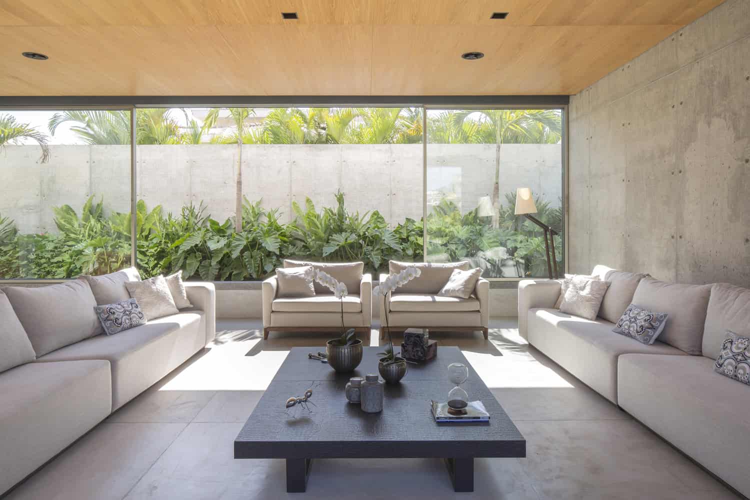 Ribas House by Estudio MRGB in Brazil