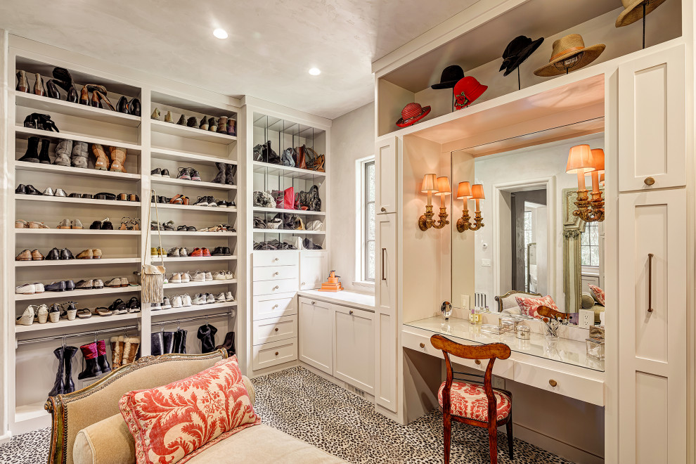 16 Luxe Walk-In Closet Designs For A Traditional Home