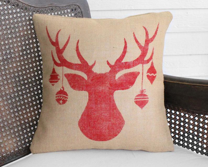 18 Adorable Christmas Pillow Designs That Will Beautify Your Living Room