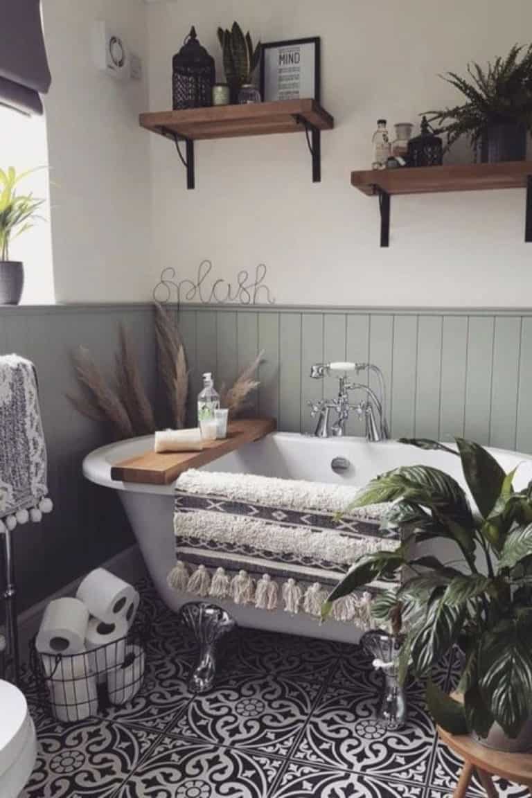 Classic & Chic Atmosphere in the Bathroom Classic & Chic Atmosphere in the Bathroom