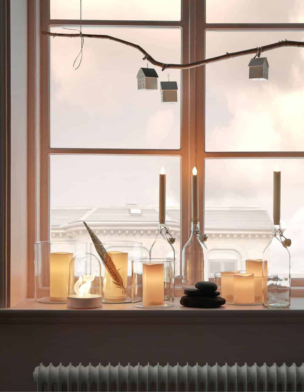 4. A COLLECTION OF CANDLES 4. A COLLECTION OF CANDLES