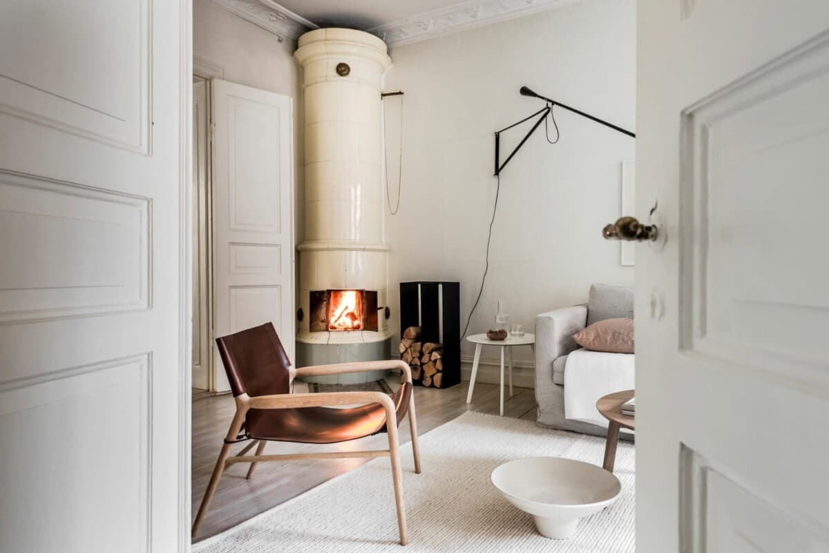 Combining a Chandelier & A Designer Lamp in the Living Room Combining a Chandelier & A Designer Lamp in the Living Room