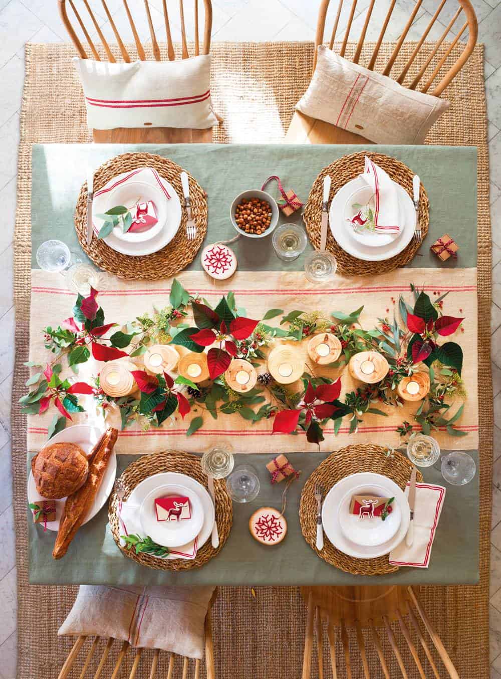 4. A CHRISTMAS TABLE WITH A LARGE NATURAL TABLE RUNNER 4. A CHRISTMAS TABLE WITH A LARGE NATURAL TABLE RUNNER