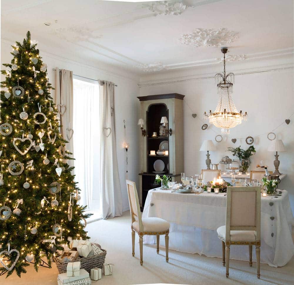5. A BRIGHT CHRISTMAS DINING ROOM 5. A BRIGHT CHRISTMAS DINING ROOM