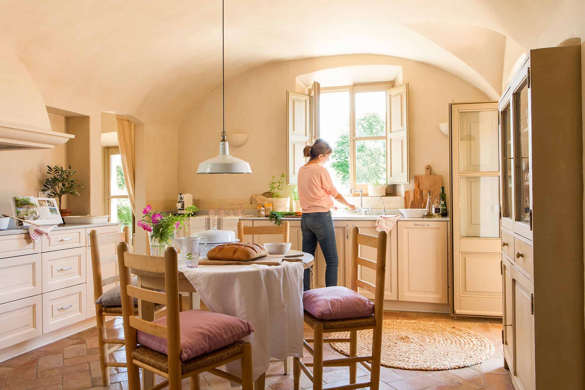 7. WITH AN EYE ON THE PAST 7. WITH AN EYE ON THE PAST