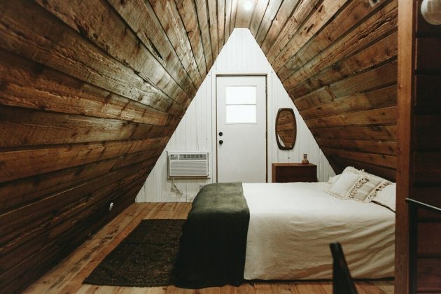 An American Cabin Shaped Like a Triangle Will Make You Dream About Cozy