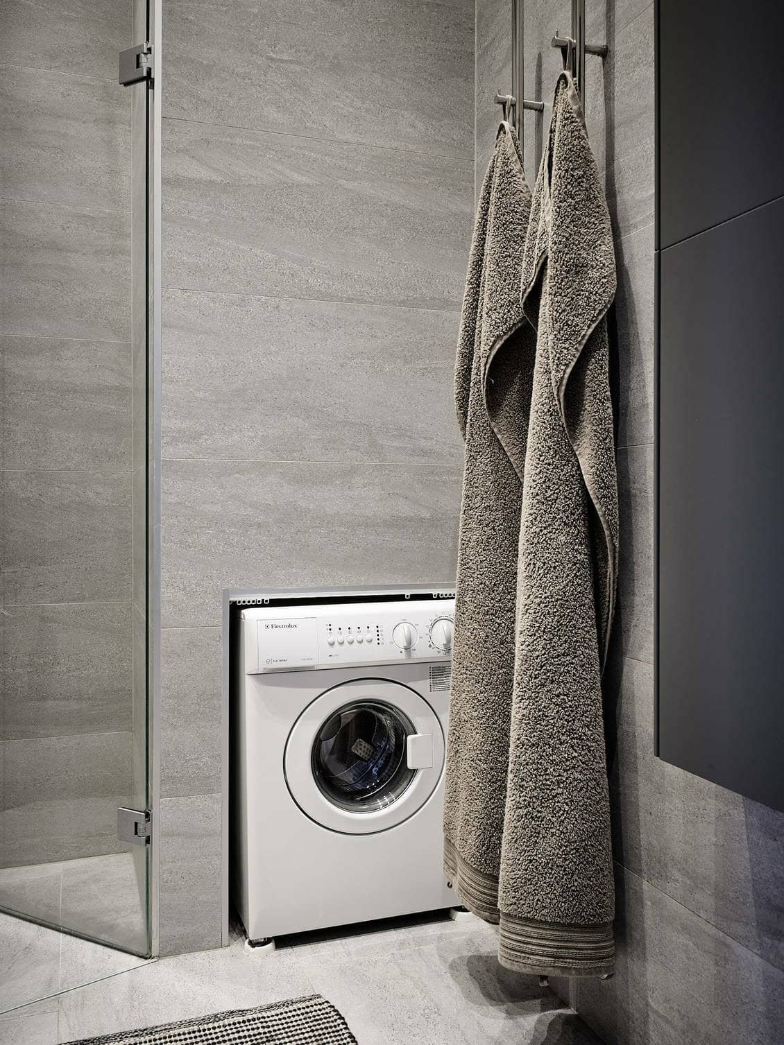 Dark Scandinavian Apartment You Will Immediately Love Dark Scandinavian Apartment You Will Immediately Love