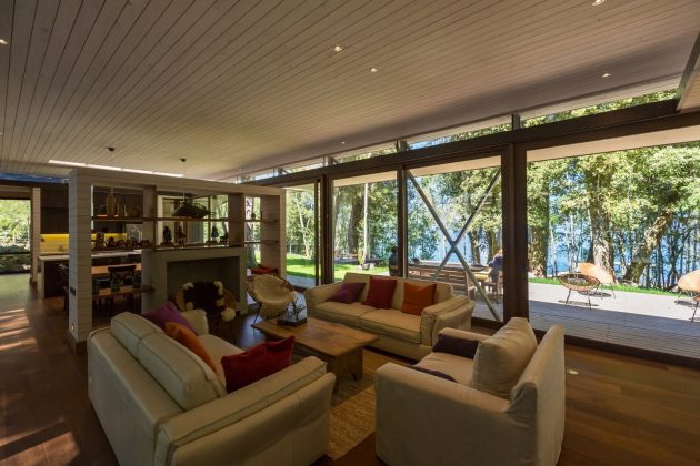 House on Lake Villarrica by Planmaestro in Chile