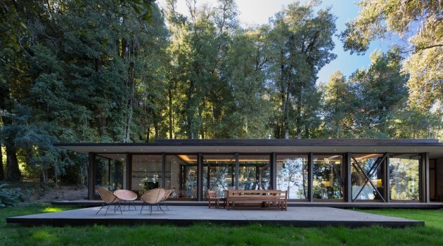 House on Lake Villarrica by Planmaestro in Chile
