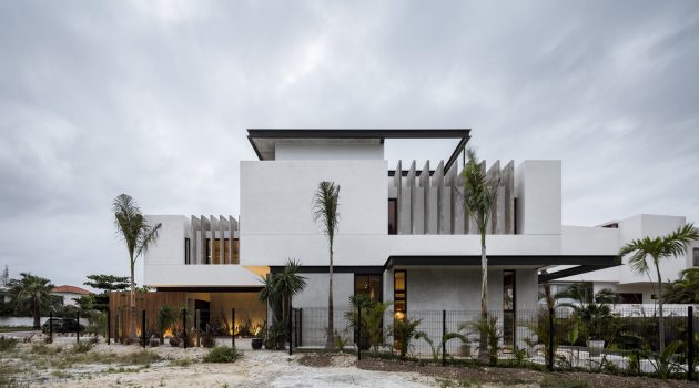 Romantic House by TAFF Arquitectos in Cancun, Mexico