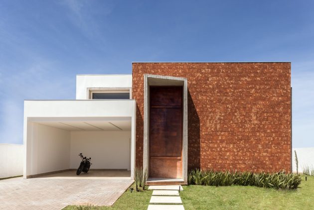 Taquari House by Ney Lima in Brasilia, Brazil