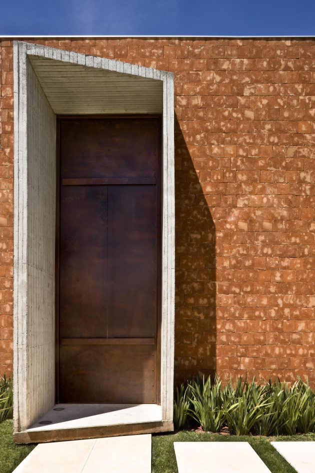 Taquari House by Ney Lima in Brasilia, Brazil