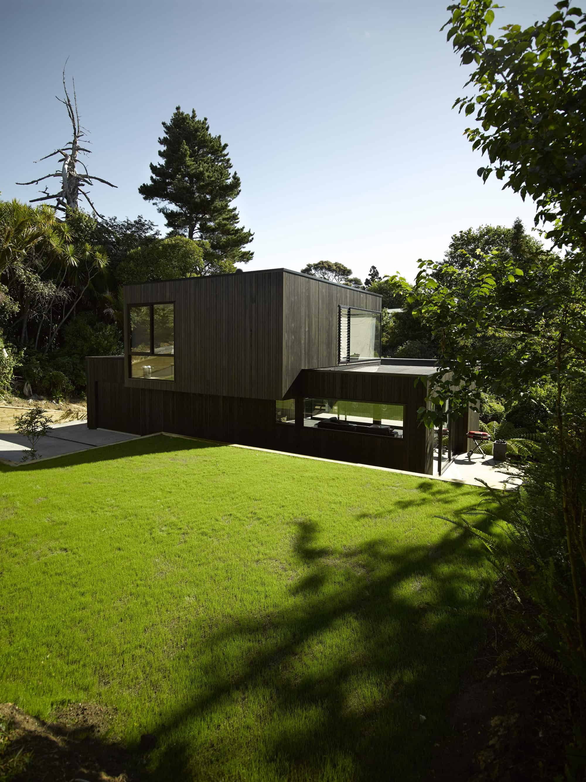 Waiatarua House by Hamish Monk Architecture in New Zealand Waiatarua House by Hamish Monk Architecture in New Zealand