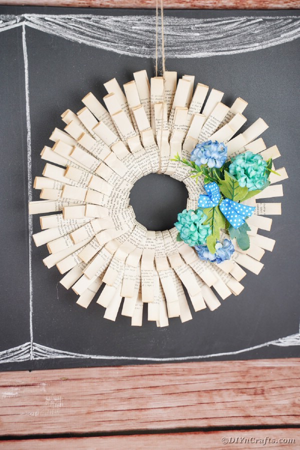 15 Brilliant DIY Wreaths You Can Make Using Old Book Pages