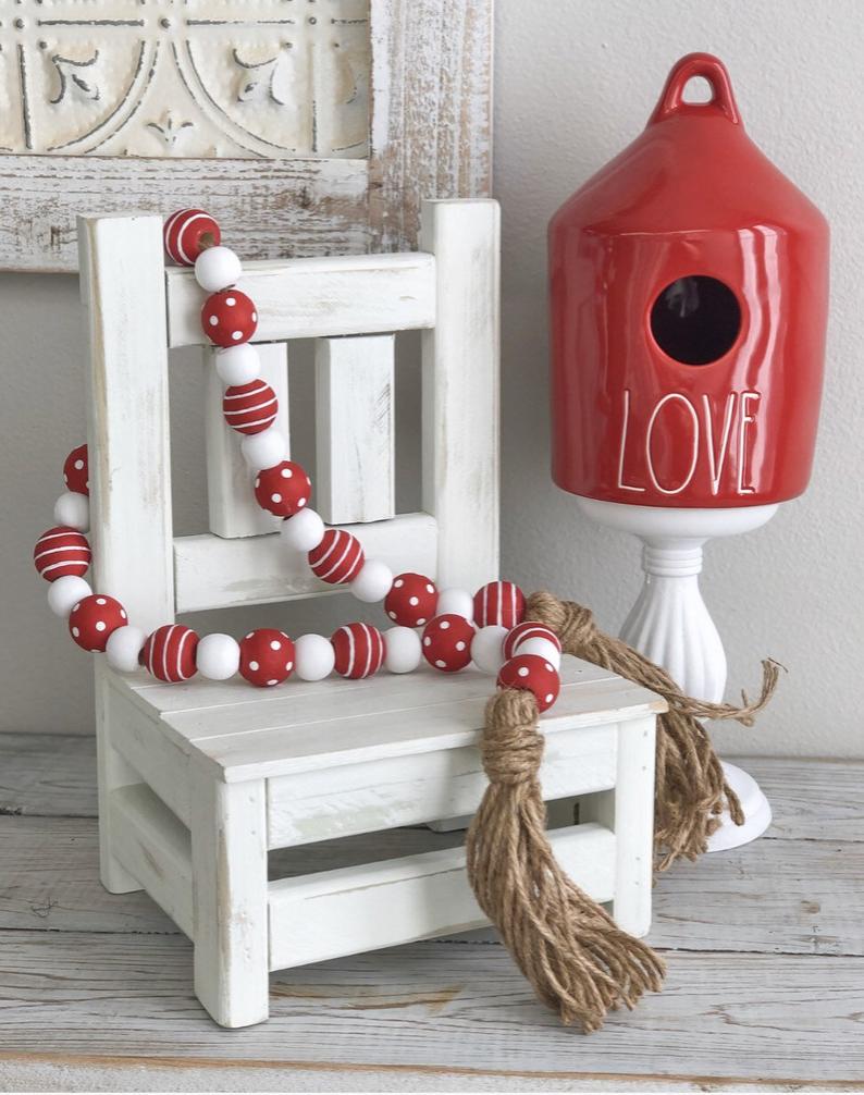 16 Lovely Valentine's Day Garland Ideas You Will Adore
