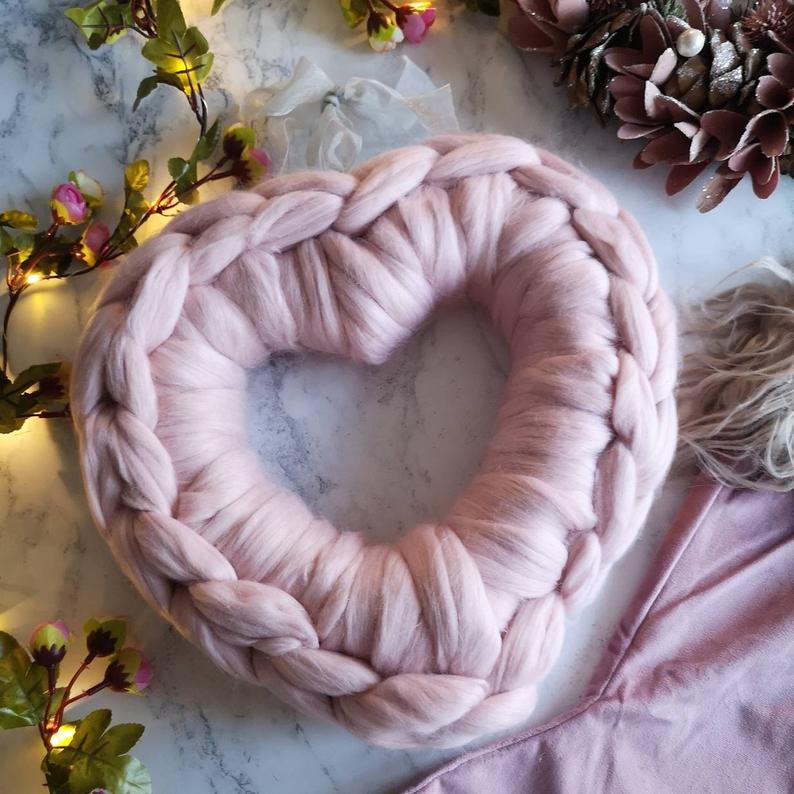 16 Sweet Valentine's Day Wreath Designs That Will Charm Your SO