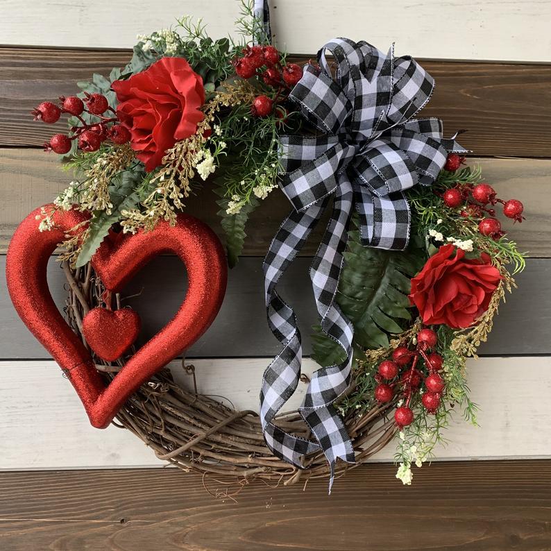 16 Sweet Valentine's Day Wreath Designs That Will Charm Your SO