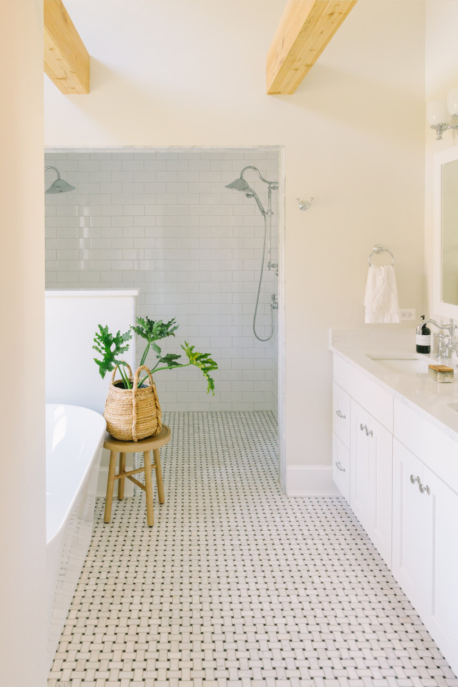 18 Farmhouse Bathroom Designs That Prove This Style Can Be Modern Too