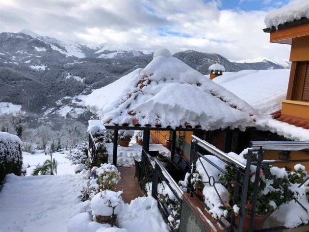 The Best Photos of Snowy Houses in Spain