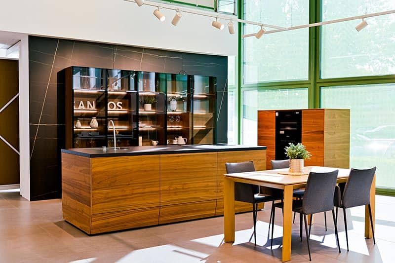 6. Island kitchens, large display cabinets, and objects on display 6. Island kitchens, large display cabinets, and objects on display