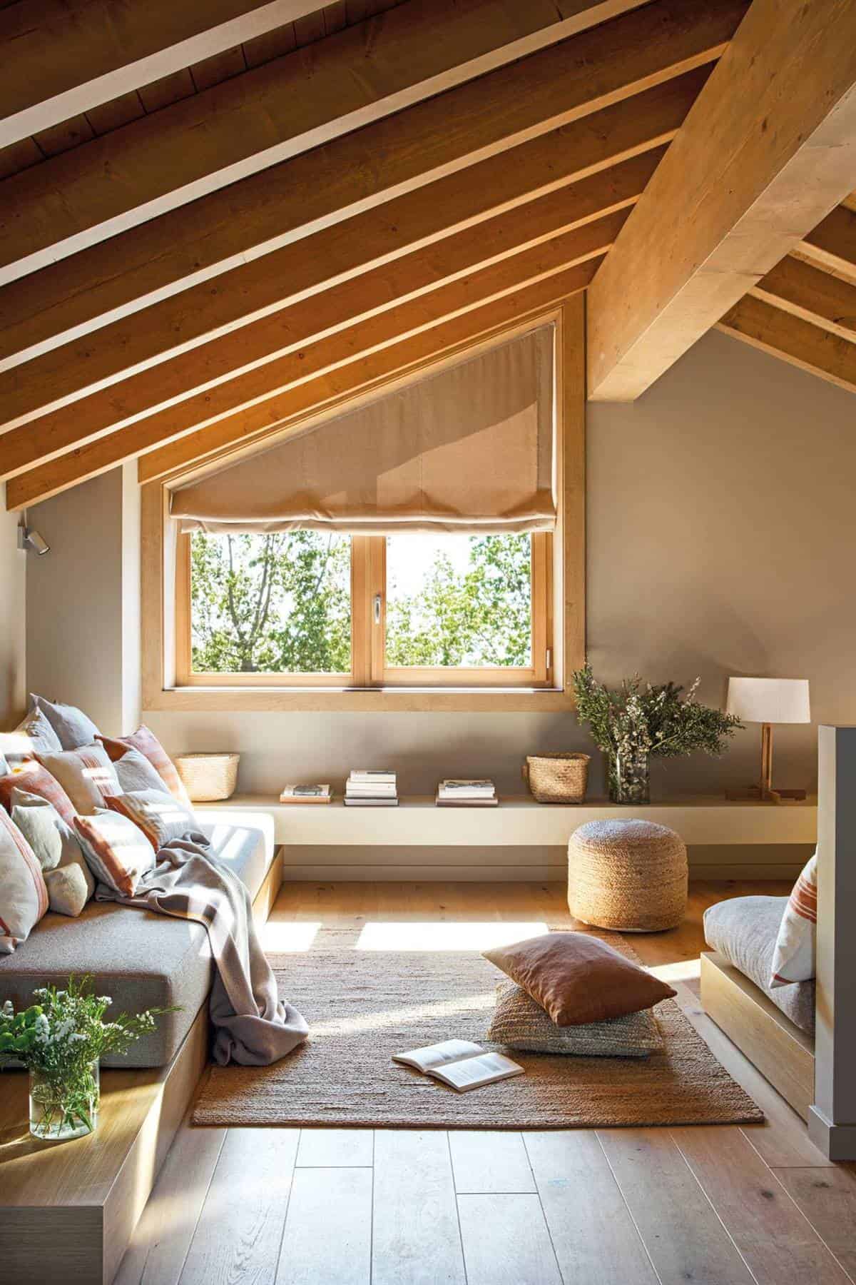 7. A LIVING ROOM IN NATURAL WOOD