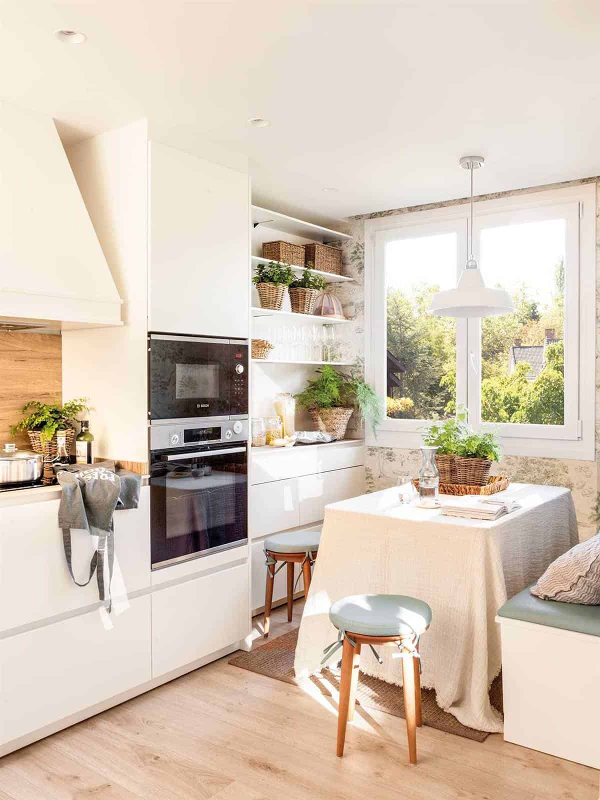 8. SMALL AND WITH EVERYTHING AT HAND 8. SMALL AND WITH EVERYTHING AT HAND