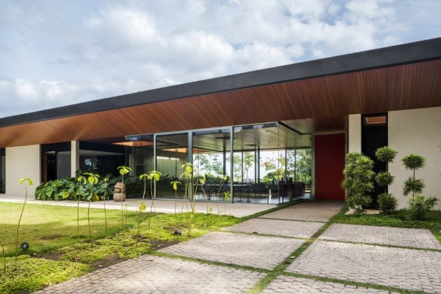 Cafezal House by FGMF Arquitetos by Brazil