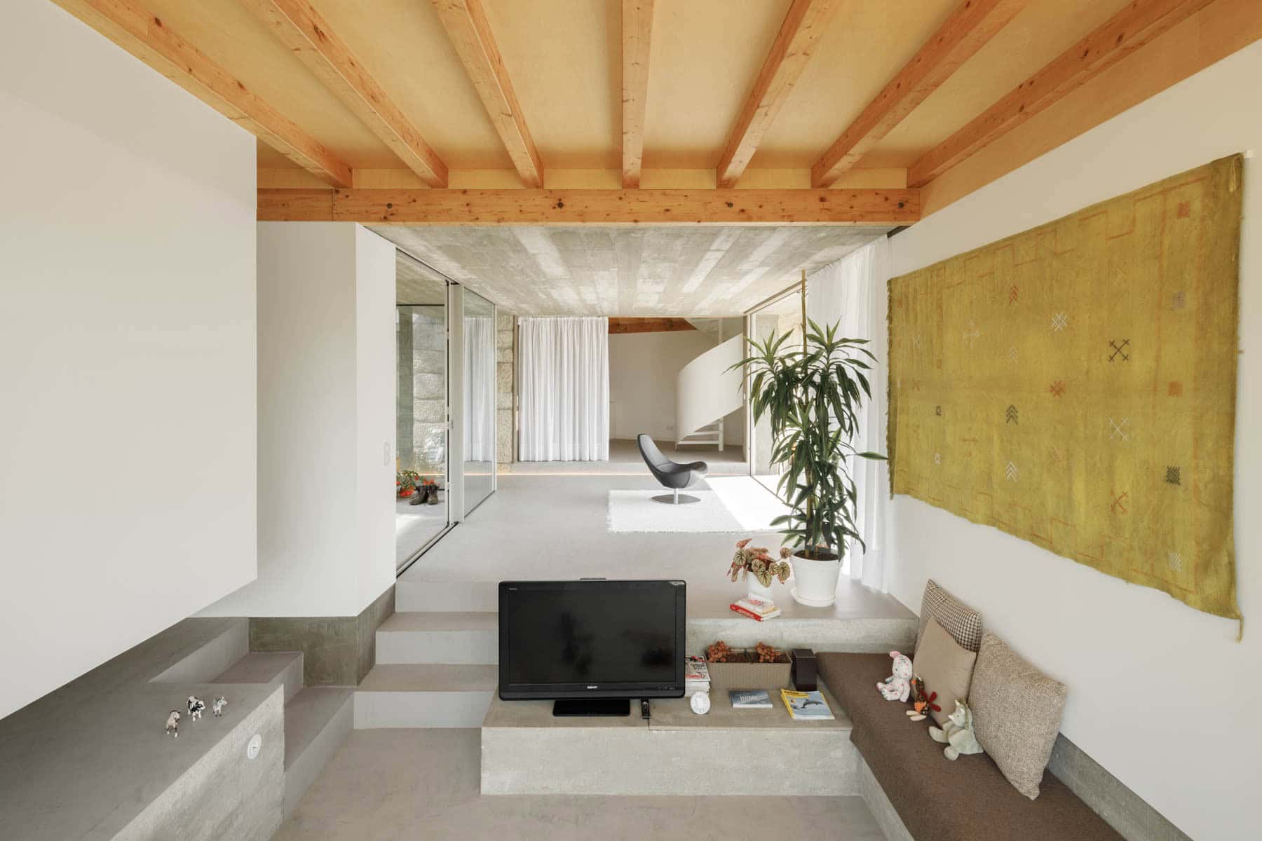 Casa RIO by Paulo Merlini Architects in Gondomar, Portugal