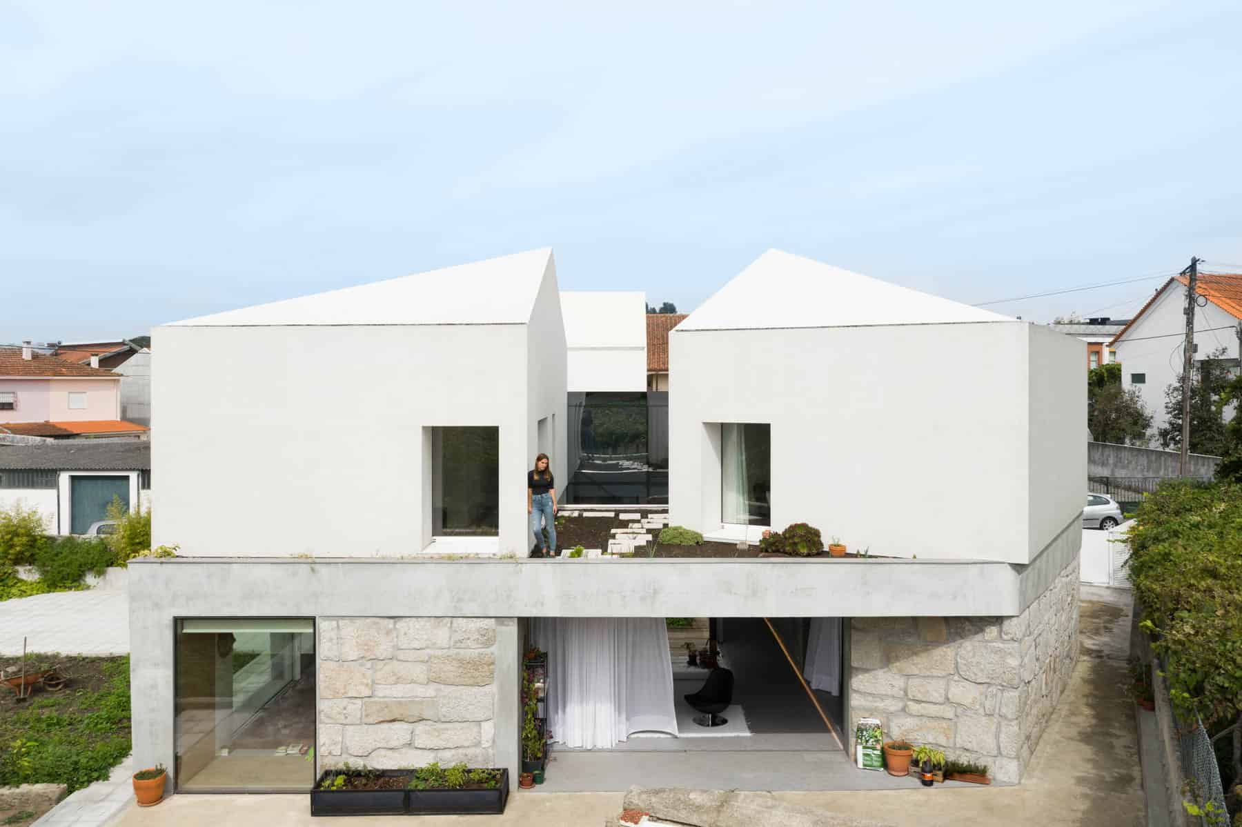 Casa RIO by Paulo Merlini Architects in Gondomar, Portugal