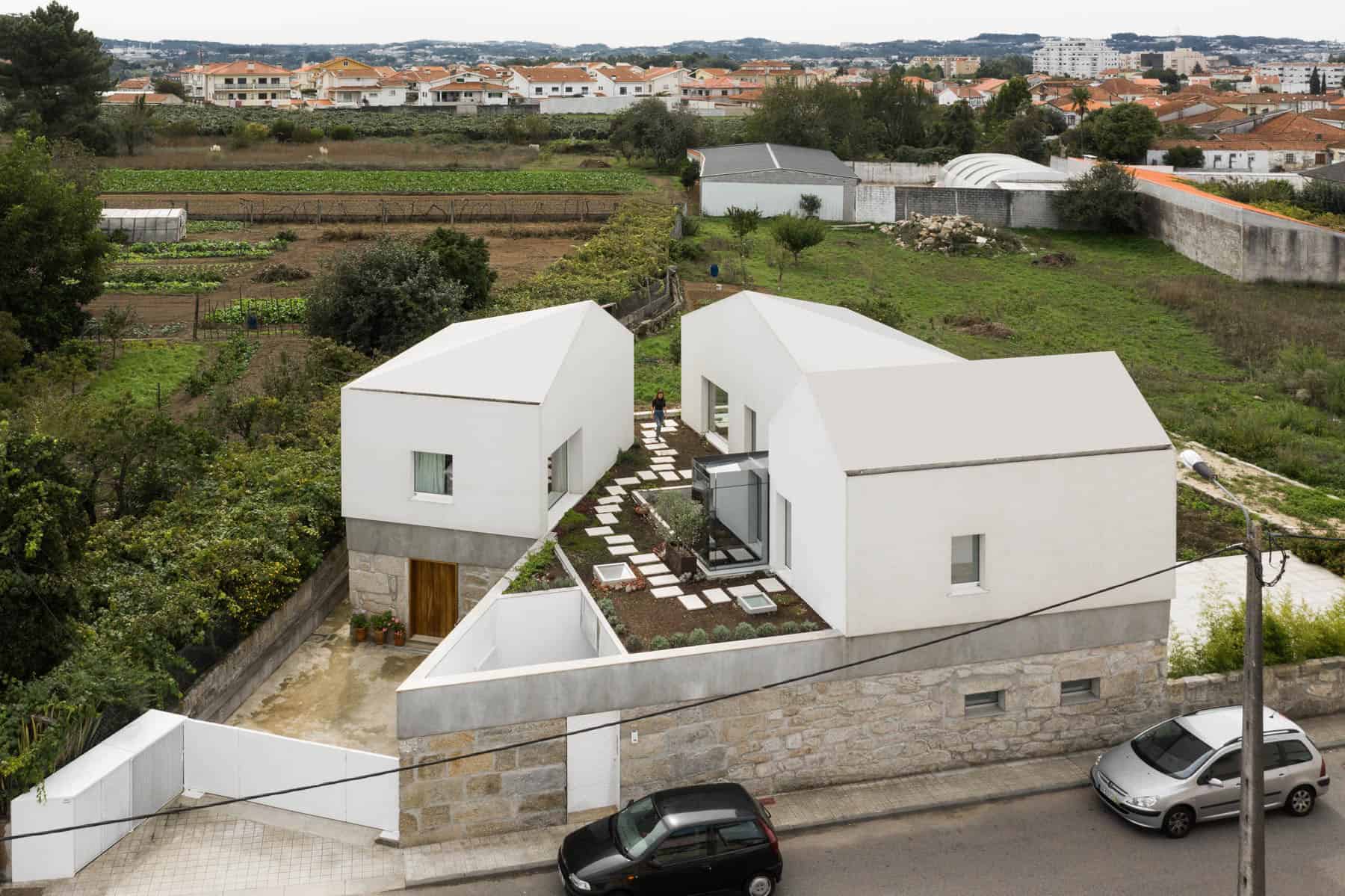 Casa RIO by Paulo Merlini Architects in Gondomar, Portugal