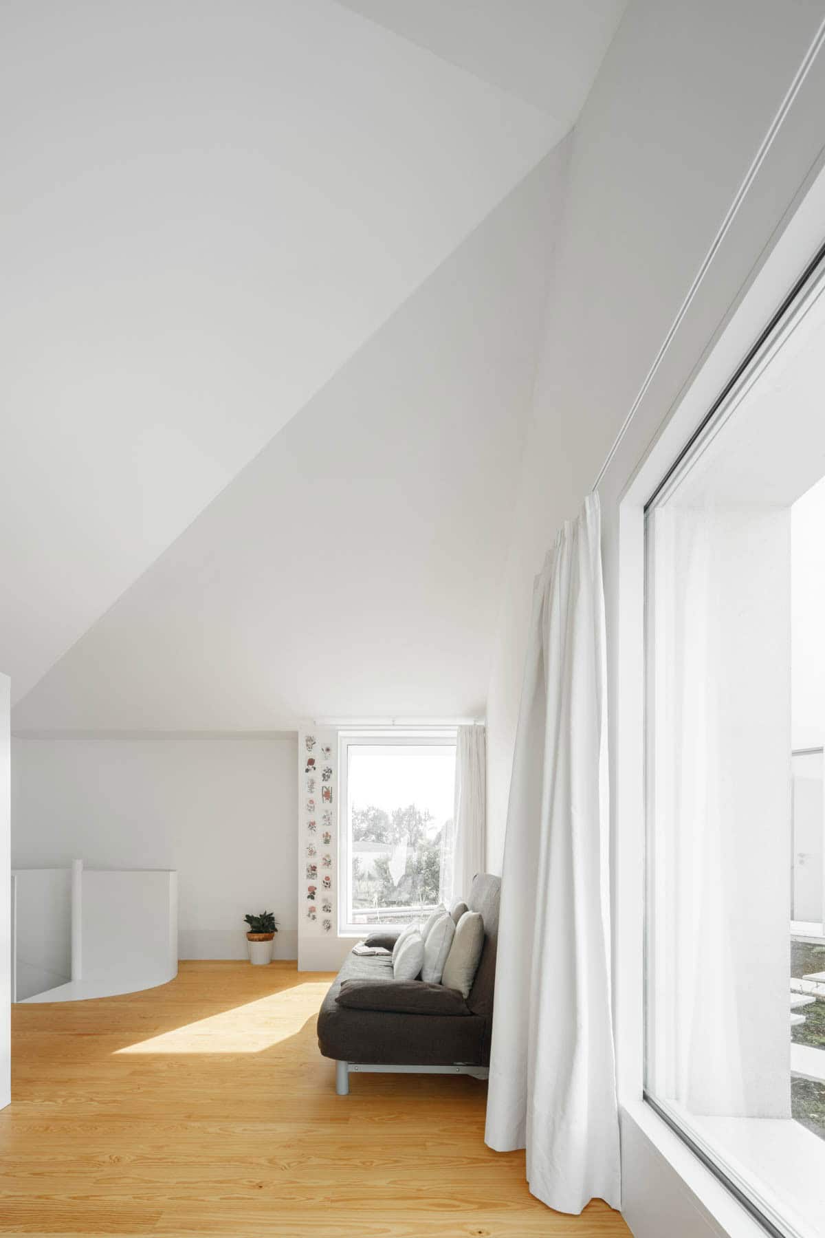 Casa RIO by Paulo Merlini Architects in Gondomar, Portugal