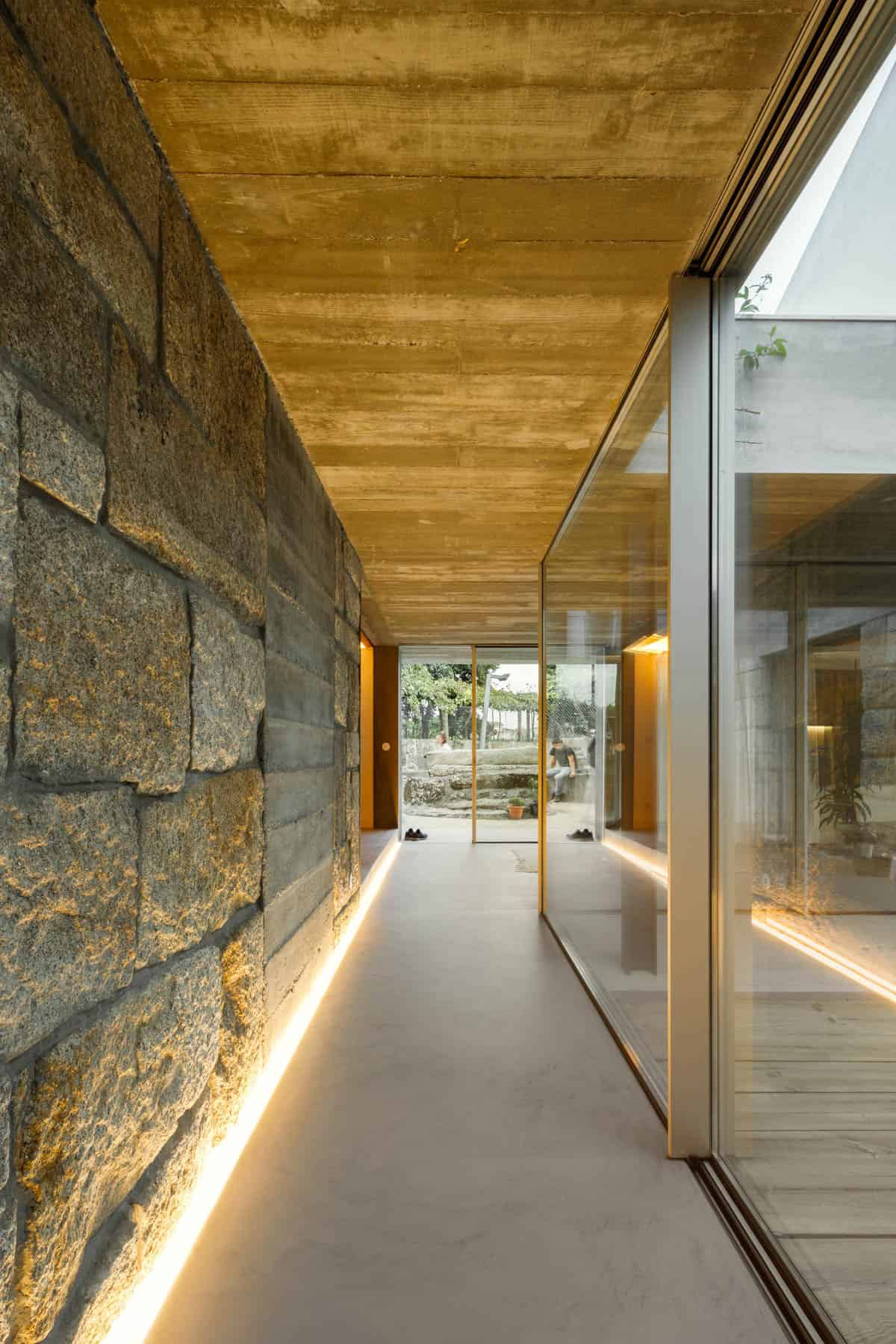Casa RIO by Paulo Merlini Architects in Gondomar, Portugal