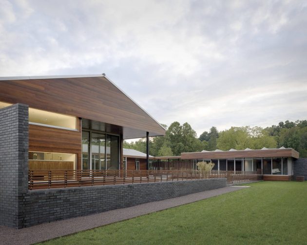 Curved House by Hufft Projects in Springfield, Missouri