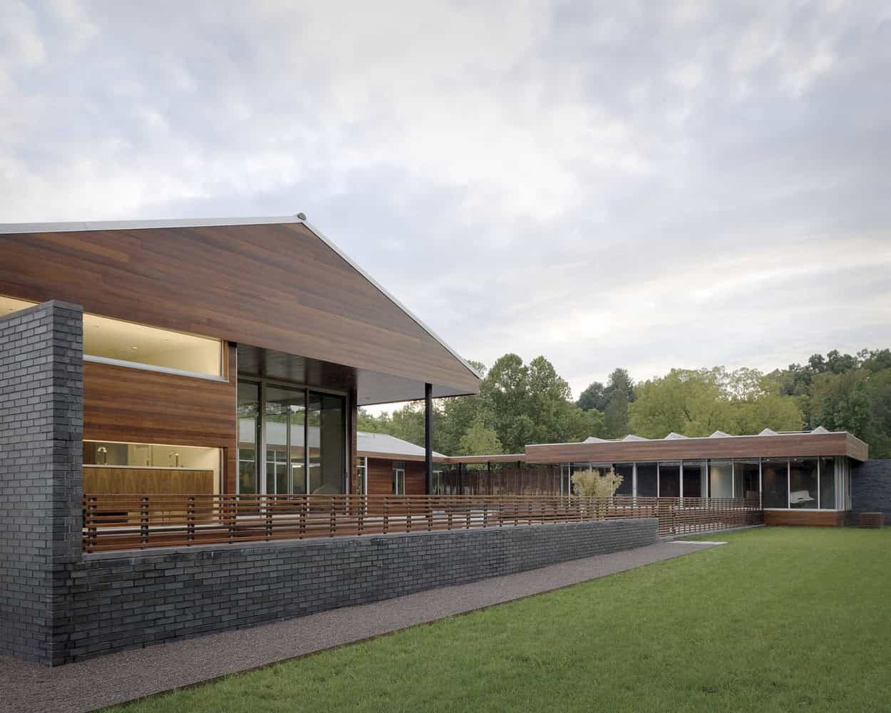 Curved House by Hufft Projects in Springfield, Missouri Curved House by Hufft Projects in Springfield, Missouri