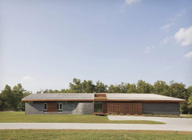 Curved House by Hufft Projects in Springfield, Missouri