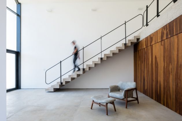 Groba House by Estudio MRGB in Brazil