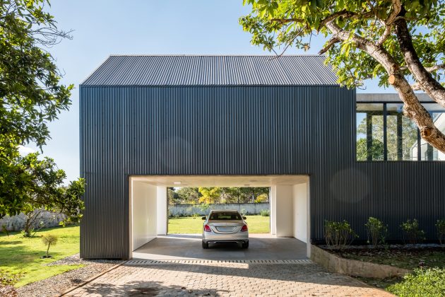 Groba House by Estudio MRGB in Brazil