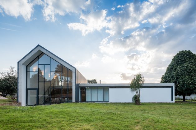 Groba House by Estudio MRGB in Brazil