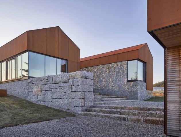 Smith House by MacKay-Lyons Sweetapple Architects in Upper Kingsburg, Canada
