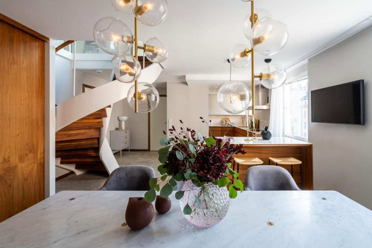 Duplex With Modern And Elegant Spiral Staircase