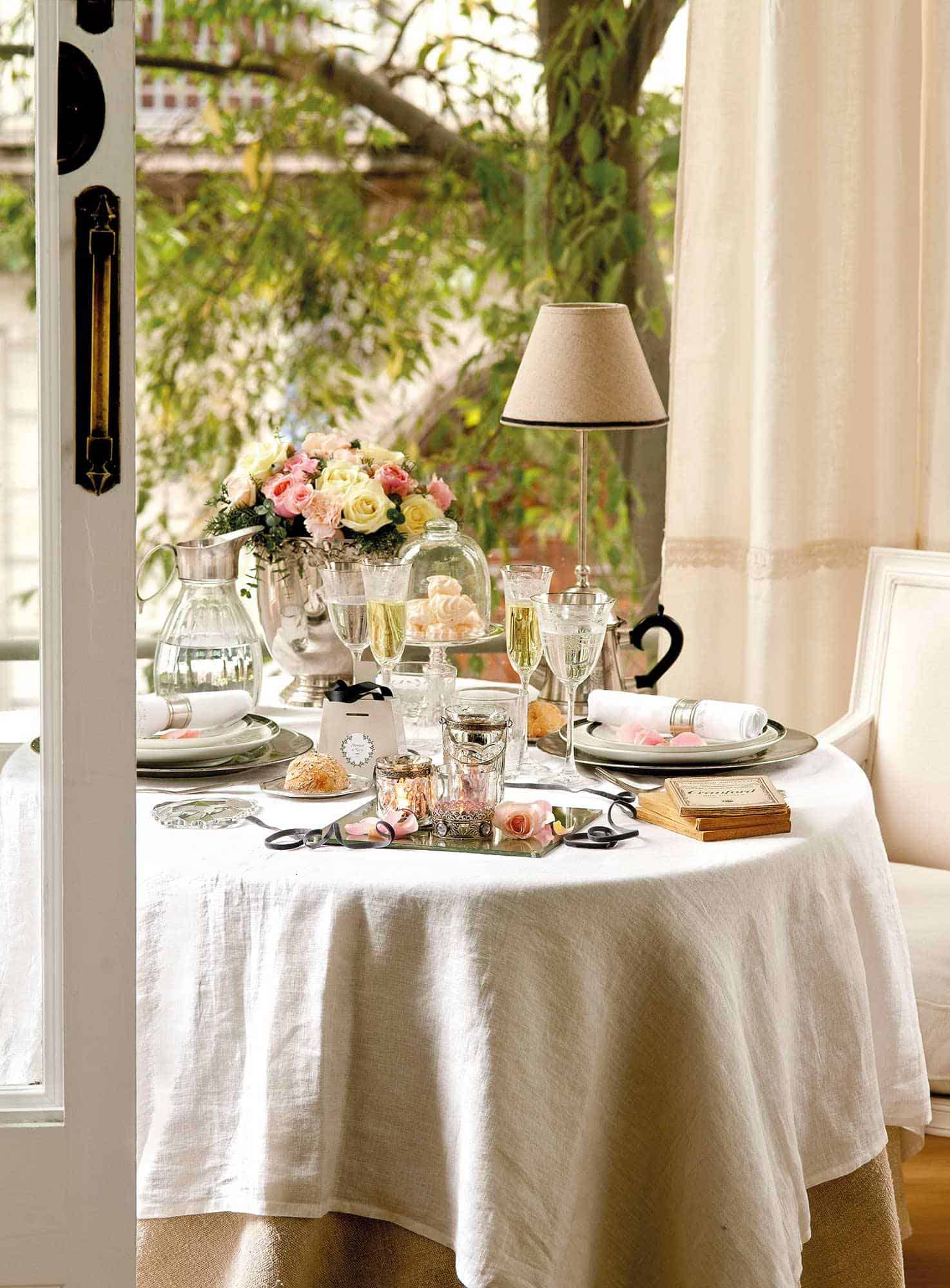 3. THE TABLE DRESSED FOR A PARTY! 3. THE TABLE DRESSED FOR A PARTY!