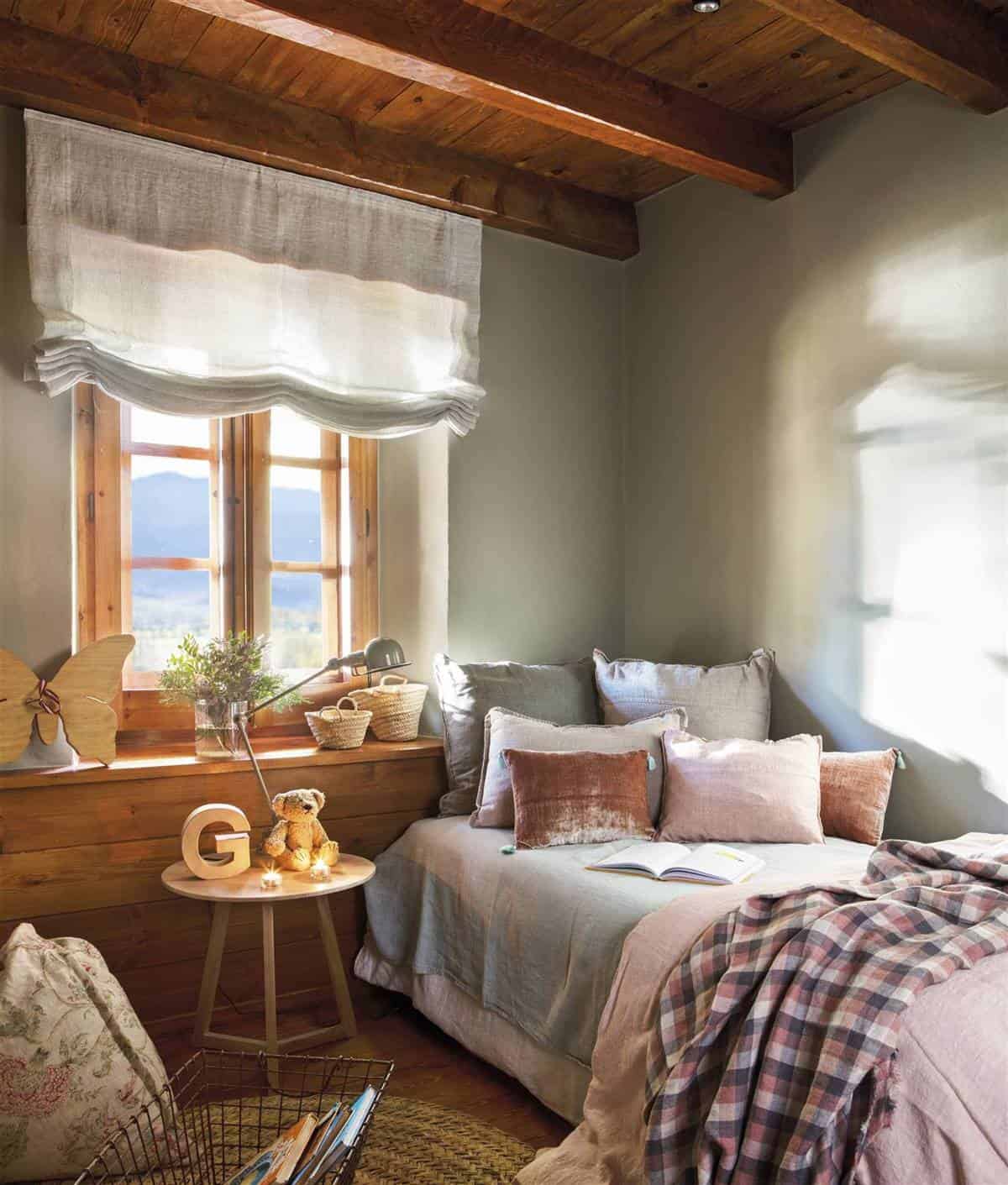 4. CHAIRED BY WOOD 4. CHAIRED BY WOOD