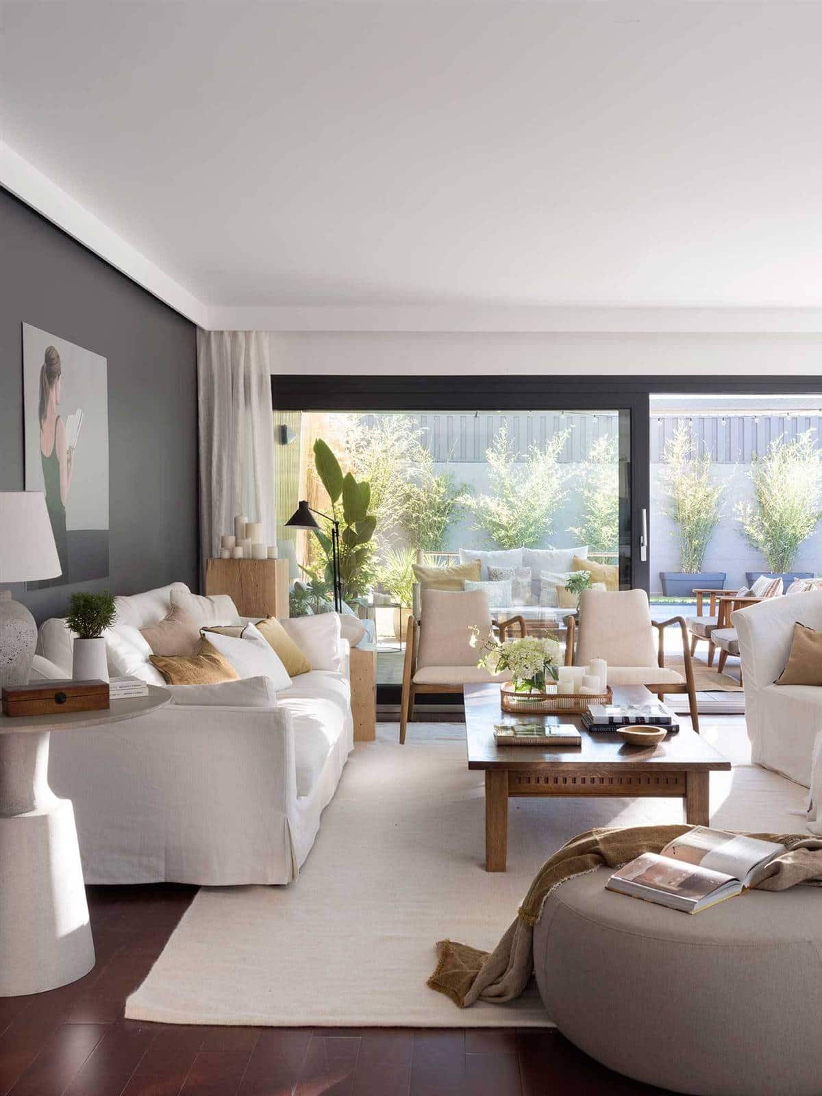 5. SOFAS AND CARPET, IN WHITE 5. SOFAS AND CARPET, IN WHITE