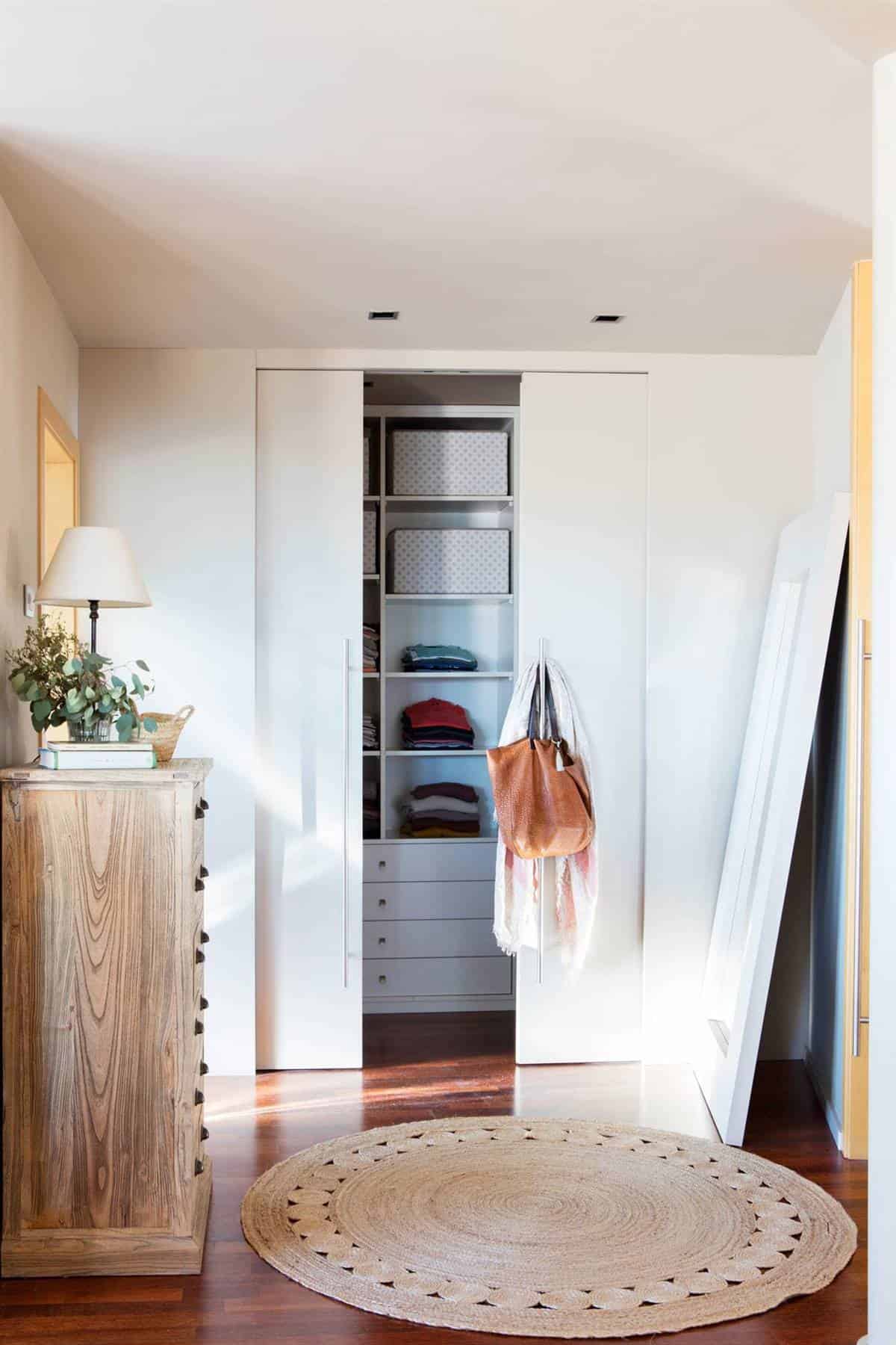 5. A SMALL ROOM TURNED INTO A DRESSING ROOM 5. A SMALL ROOM TURNED INTO A DRESSING ROOM