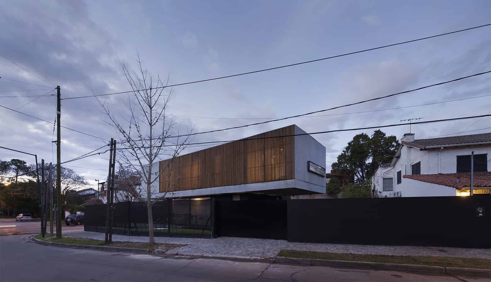 Acassuso House by VDV ARQ in Acassuso, Argentina Acassuso House by VDV ARQ in Acassuso, Argentina