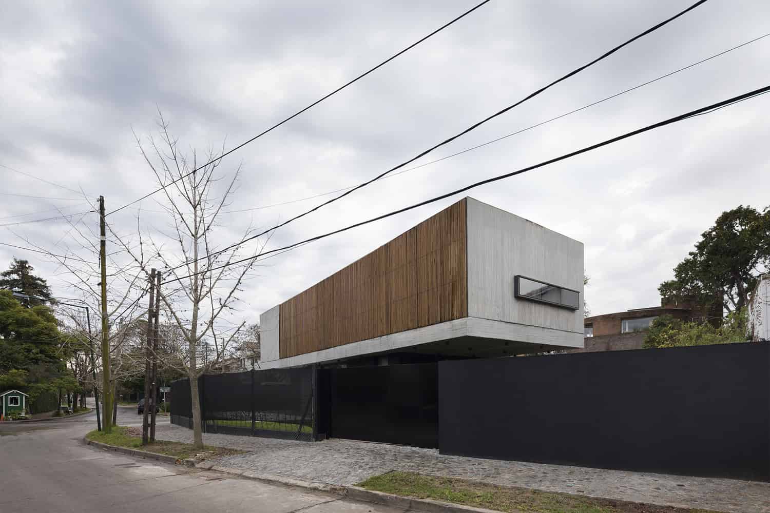 Acassuso House by VDV ARQ in Acassuso, Argentina Acassuso House by VDV ARQ in Acassuso, Argentina