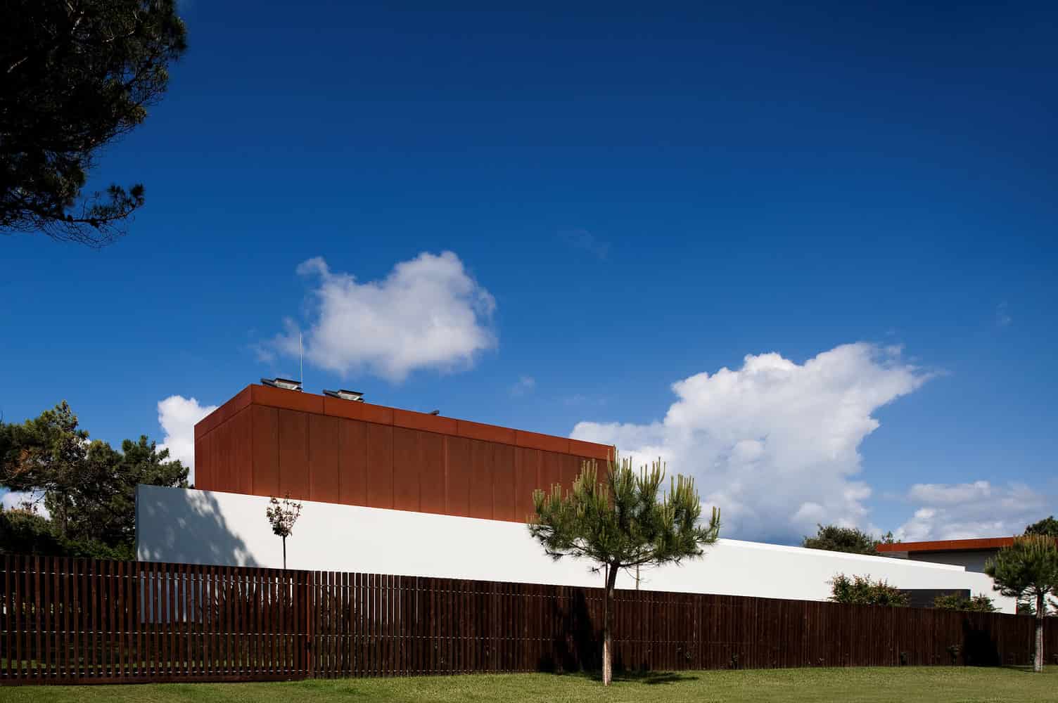 House Quinta Da Marinha by Fragmentos in Cascais, Portugal House Quinta Da Marinha by Fragmentos in Cascais, Portugal